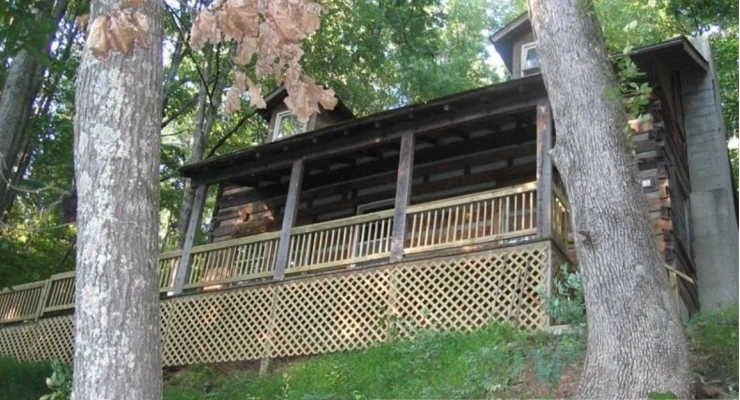 Spivey Mountain home in Western North Carolina. Photo Credit: VRBO