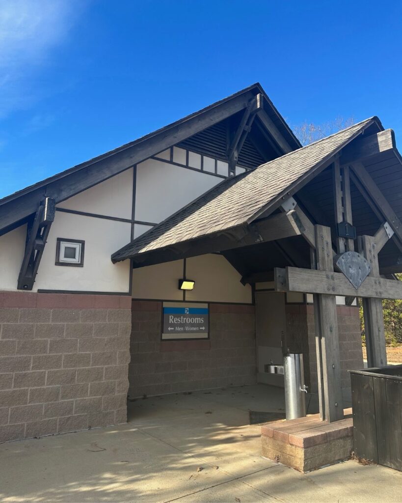 Yes, there are restrooms at Colonel Francis Beatty Park in Matthews, NC